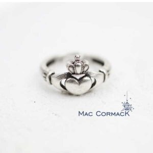 Anillo Claddagh